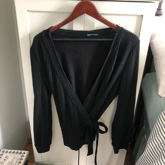 Coeor De Vague … black wraparound top - Picture 4 of 16